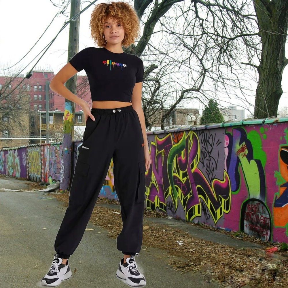 Ellesse Romantica Cropped Paint Drip Logo Tee NWT